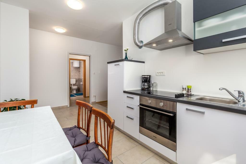 Apartment Roza, Sea View, Free Parking Ічичі Екстер'єр фото