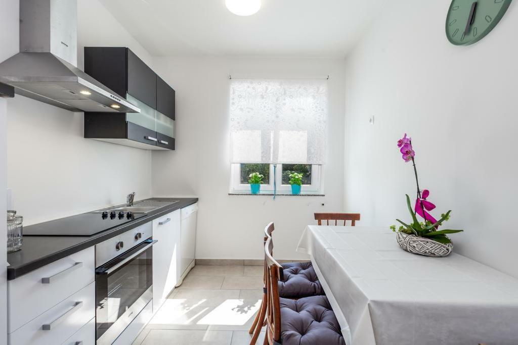 Apartment Roza, Sea View, Free Parking Ічичі Екстер'єр фото